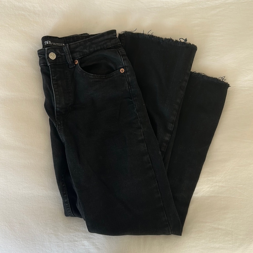 Black Zara mid rise flared cropped jeans